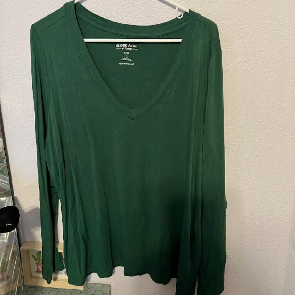 Torrid green v neck long-sleeved soft top